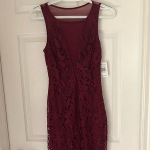Sexy maroon dress with lace. Bailey blue. Size S